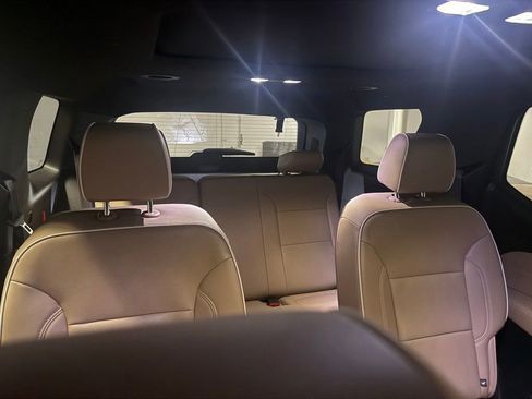 Used 2023 Chevrolet Traverse Premier FWD image 4