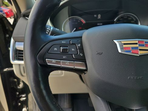 Used 2021 Cadillac XT4 Luxury w/ Cold Weather Package AWD/4WD image 30