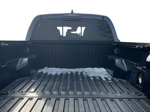 Used 2022 Toyota Tacoma TRD Off-Road image 29