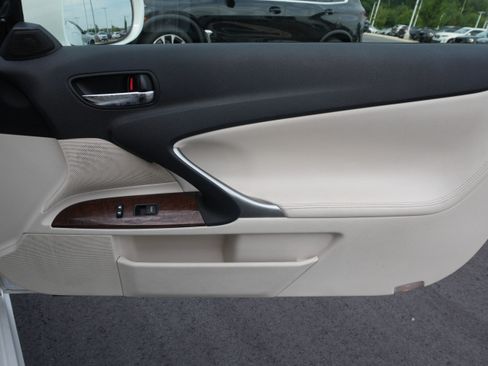 Used 2015 Lexus IS 250C RWD image 31