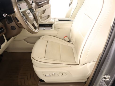 Used 2022 GMC Yukon XL Denali image 11
