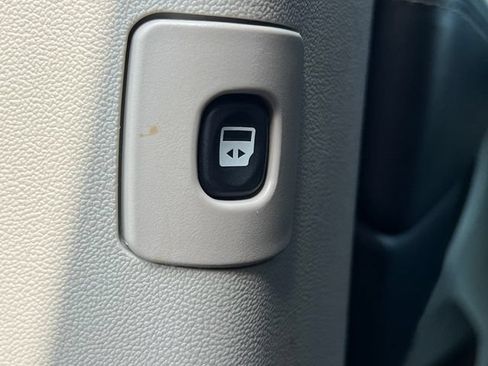 Used 2019 Dodge Grand Caravan SXT FWD image 28