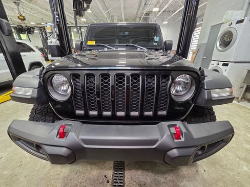 Used 2023 Jeep Gladiator Rubicon w/ Cold Weather Group AWD/4WD image 2