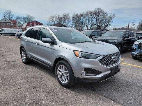 Used 2023 Ford Edge SEL w/ Convenience Package image 9
