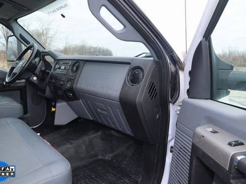 Used 2018 Ford F750 2WD Regular Cab Super Duty image 30