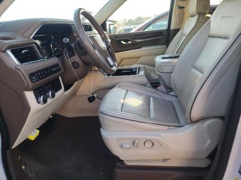 Used 2021 GMC Yukon Denali w/ Denali Premium Package image 8