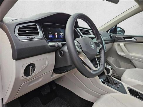 Used 2024 Volkswagen Tiguan SE image 10