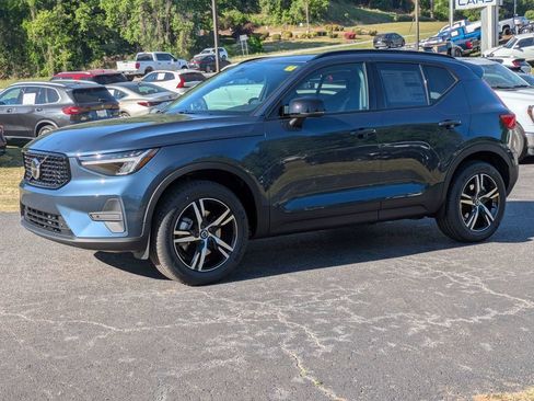 Used 2026 Volvo XC40 B5 Core AWD/4WD image 2