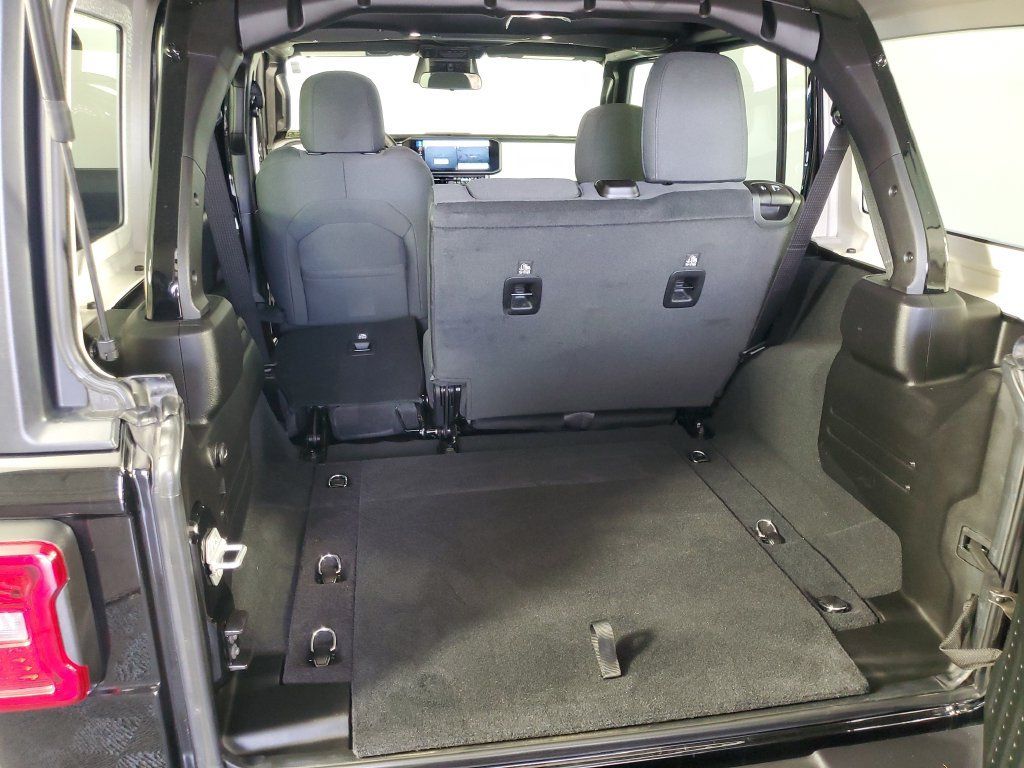 Used 2026 Jeep Wrangler Unlimited Sport AWD/4WD image 31