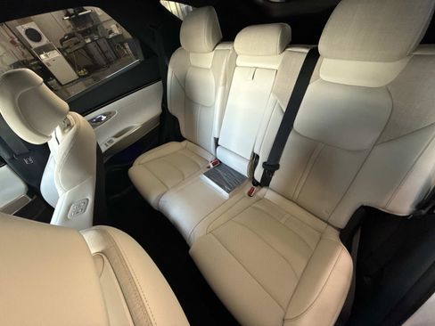 New 2024 Genesis Electrified GV70 Advanced image 31