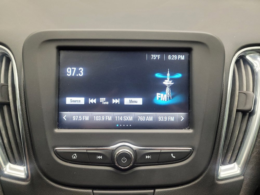 Used 2017 Chevrolet Malibu LT FWD image 25