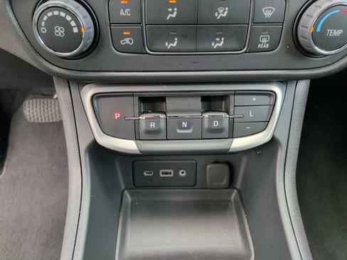 Used 2024 GMC Terrain SLE AWD/4WD image 19