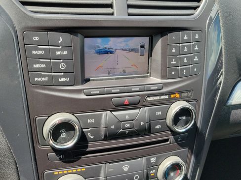 Used 2017 Ford Explorer XLT FWD image 27