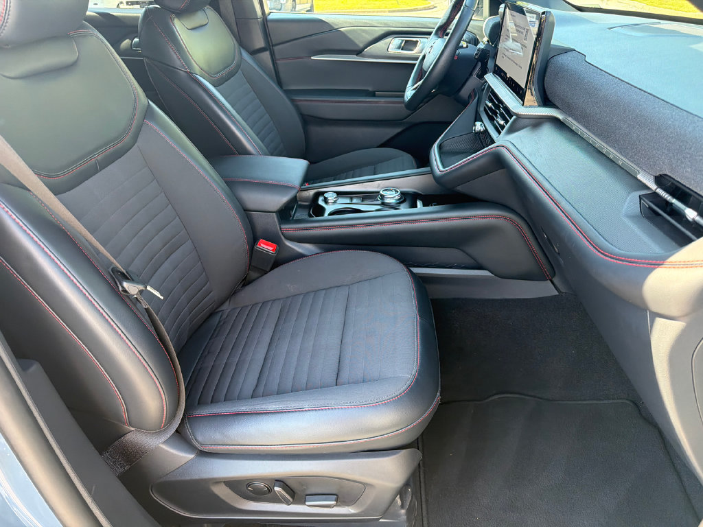Used 2025 Ford Explorer ST-Line AWD/4WD image 13