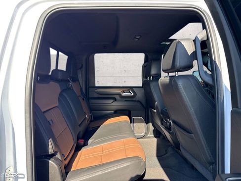 Used 2024 Chevrolet Silverado 2500 High Country w/ High Country Premium Package image 8