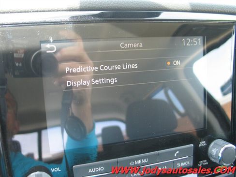 Used 2024 Nissan Titan SV AWD/4WD image 15