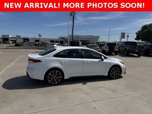 Used 2024 Toyota Corolla SE image 3