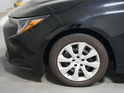 Used 2023 Toyota Corolla LE image 5