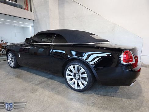 Used 2017 Rolls-Royce Dawn RWD image 6