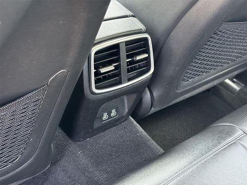 Used 2025 Genesis G70 2.5T AWD/4WD image 20