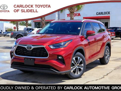 Used 2023 Toyota Highlander XLE AWD/4WD image 1