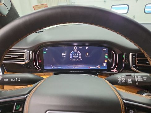 Used 2022 Jeep Grand Wagoneer Series III w/ Rear-Seat Entertainment Group AWD/4WD image 25