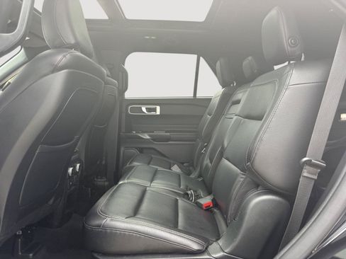 Used 2020 Ford Explorer XLT w/ Equipment Group 202A AWD/4WD image 14