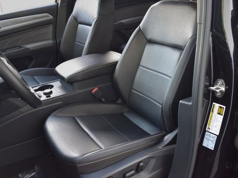 Used 2021 Volkswagen Atlas Cross Sport SE w/ Panoramic Sunroof Package image 33