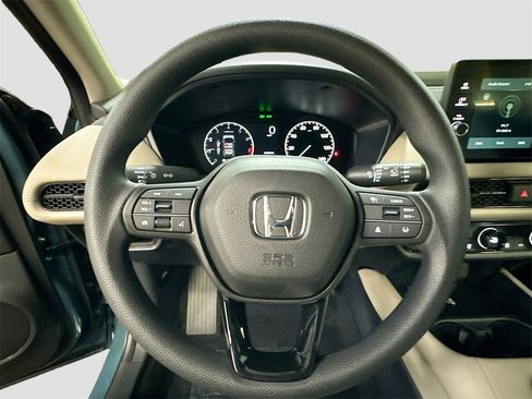 New 2026 Honda HR-V LX image 9