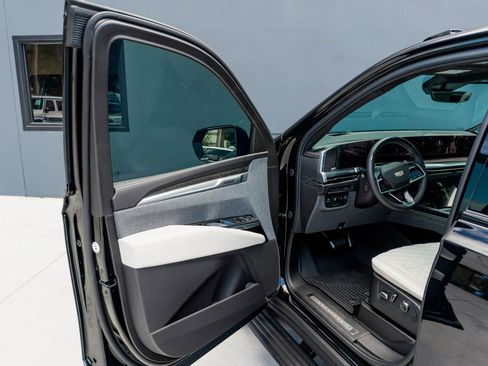 Used 2025 Cadillac Escalade V AWD/4WD image 75