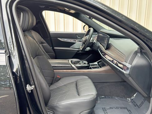 Used 2023 BMW i7 xDrive60 w/ Executive Package 2 AWD/4WD image 17