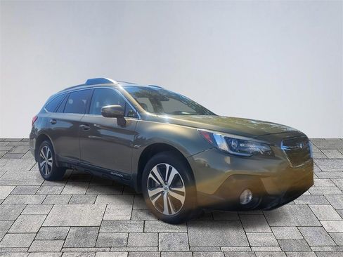 Used 2018 Subaru Outback 3.6R Limited image 1