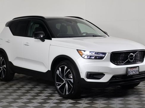 Used 2019 Volvo XC40 T5 R-Design image 3
