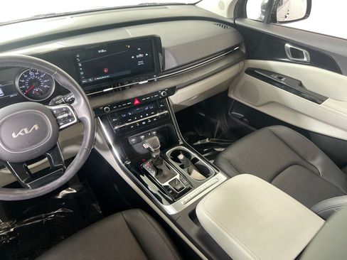 Used 2024 Kia Carnival EX FWD image 23