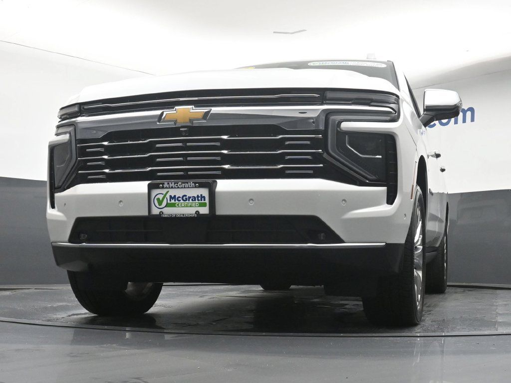 Used 2025 Chevrolet Suburban Premier AWD/4WD image 7