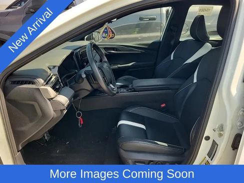 Used 2025 Toyota Camry SE FWD image 9