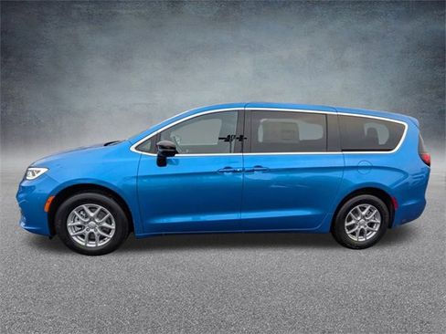 New 2026 Chrysler Pacifica Select image 7