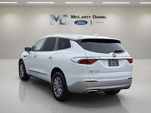 Used 2024 Buick Enclave Essence image 4