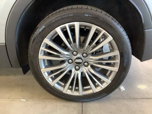Used 2024 Cadillac XT4 Premium Luxury AWD/4WD image 25