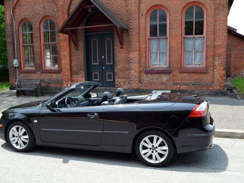 Used 2007 Saab 9-3 2.0T w/ Anniversary Pkg image 2