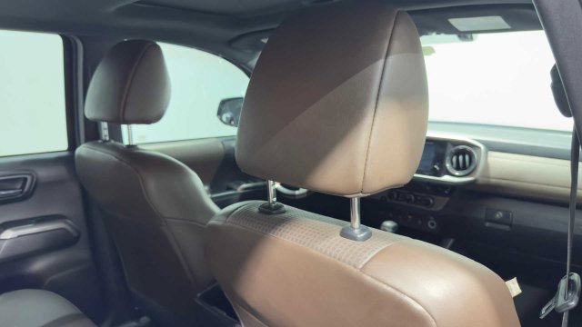 Used 2016 Toyota Tacoma Limited w/ Towing Package RWD image 16