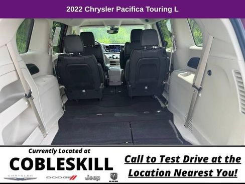 Used 2022 Chrysler Pacifica Touring-L AWD/4WD image 10