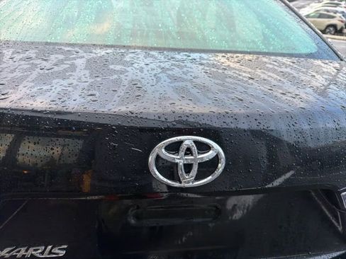 Used 2019 Toyota Yaris L image 9