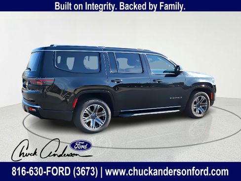 Used 2023 Jeep Wagoneer Series II AWD/4WD image 8