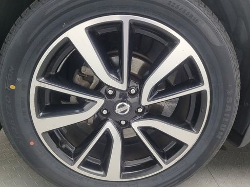 Used 2017 Nissan Rogue SL w/ SL Premium Package FWD image 31