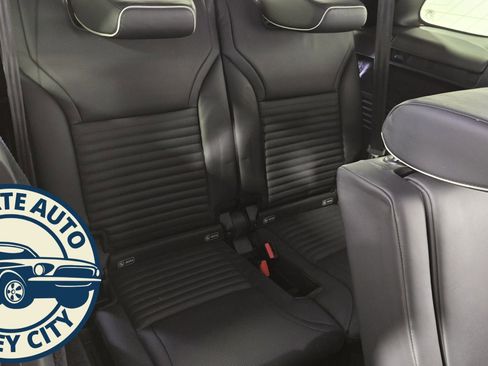 Used 2019 Land Rover Discovery HSE image 43