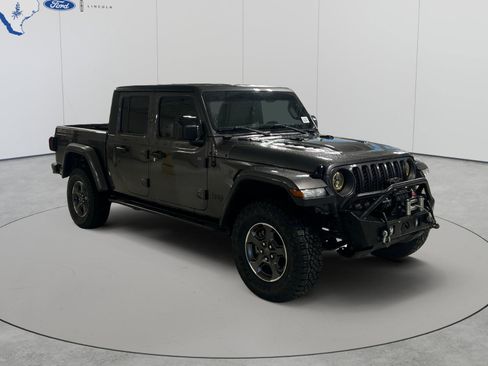 Used 2022 Jeep Gladiator Rubicon w/ Cold Weather Group AWD/4WD image 3