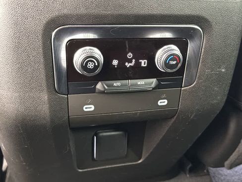 Used 2023 GMC Yukon SLT image 33