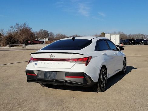 Used 2025 Hyundai Elantra Sport FWD image 5