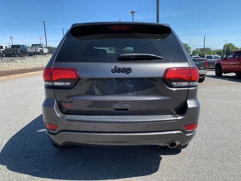 Used 2021 Jeep Grand Cherokee Laredo X AWD/4WD image 4